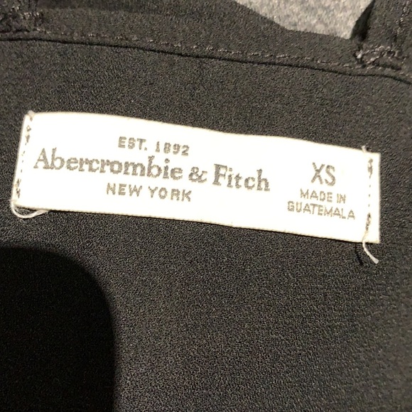 Black strap top with cute back - Picture 3 of 3